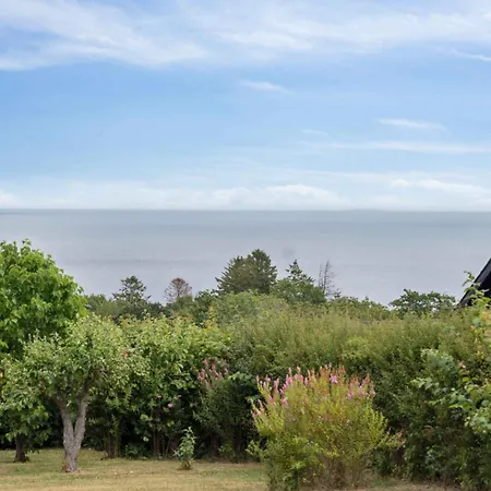 Cozy House With Sea View And Beautiful Location