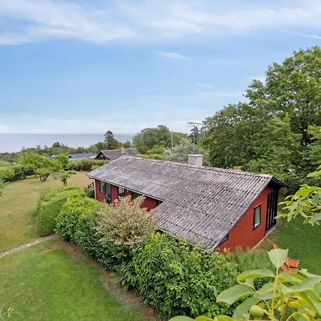 Cozy House With Sea View And Beautiful Location Holiday home