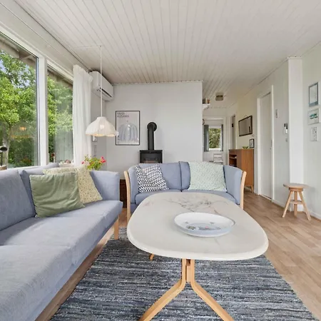 Cozy House With Sea View And Beautiful Location Sandkas